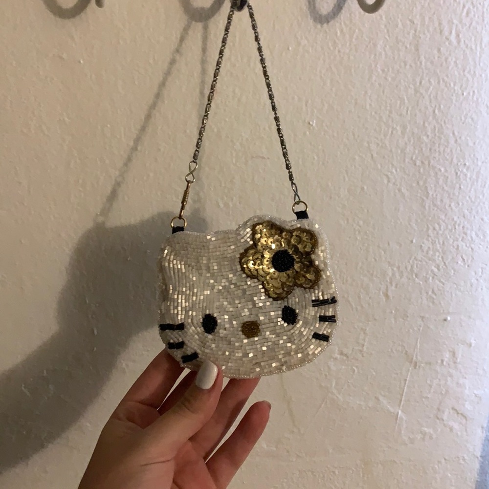 Beaded wristlet